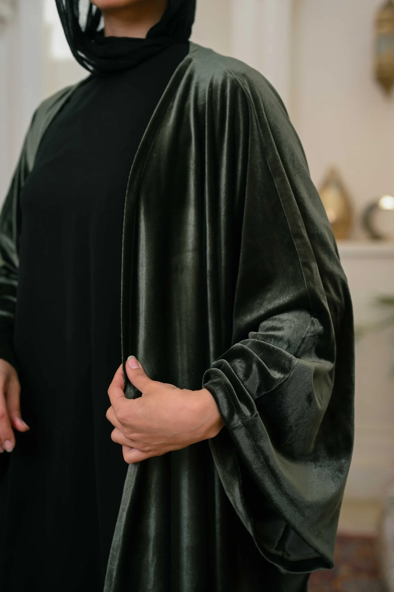 Layali Velvet Abaya - Image 11