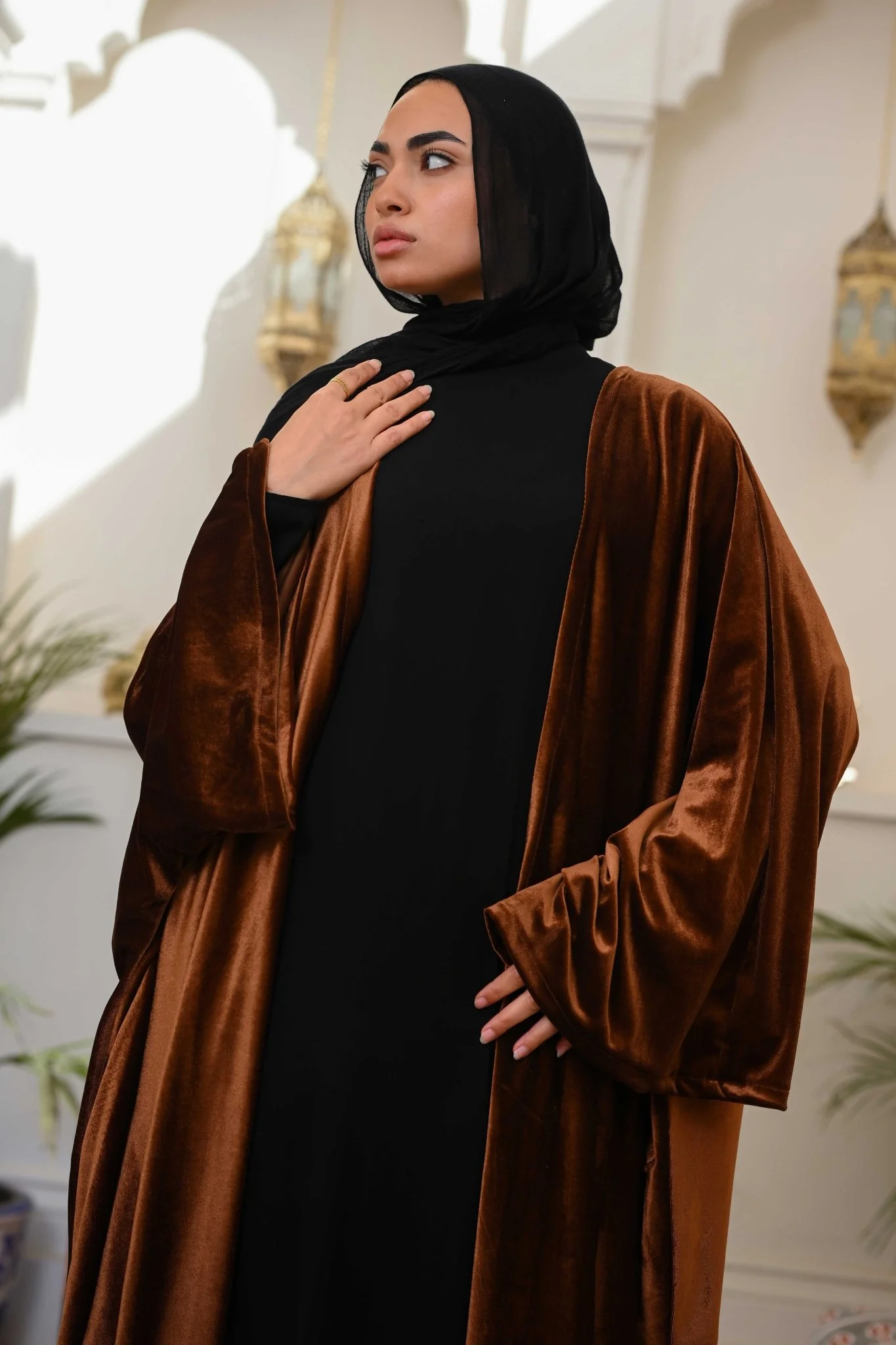 Layali Velvet Abaya - Image 14
