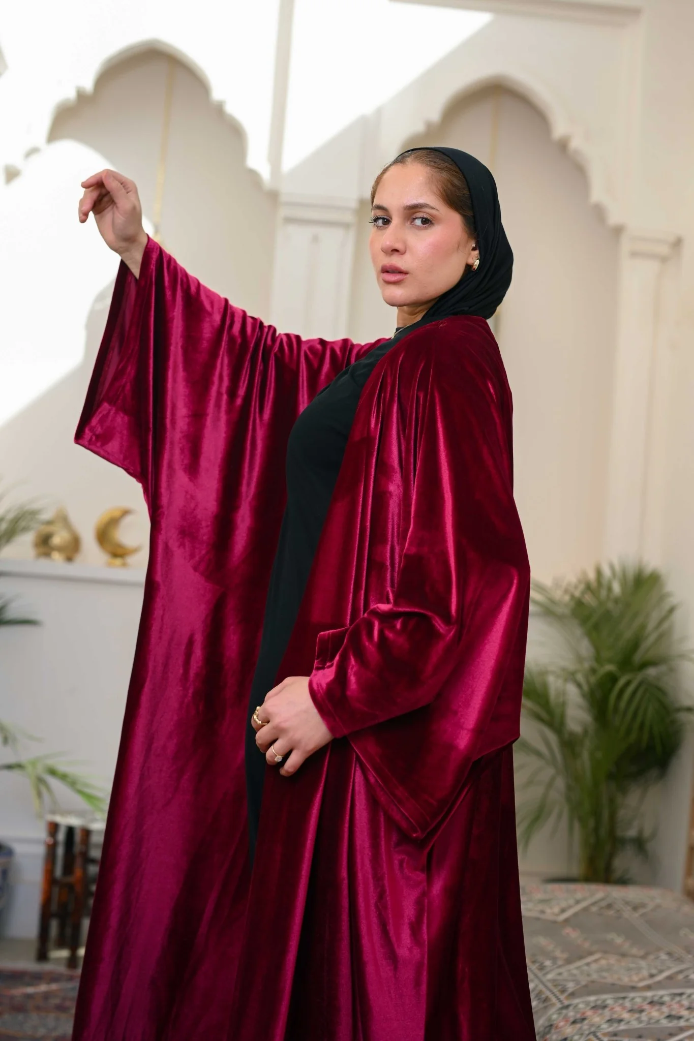Layali Velvet Abaya - Image 3