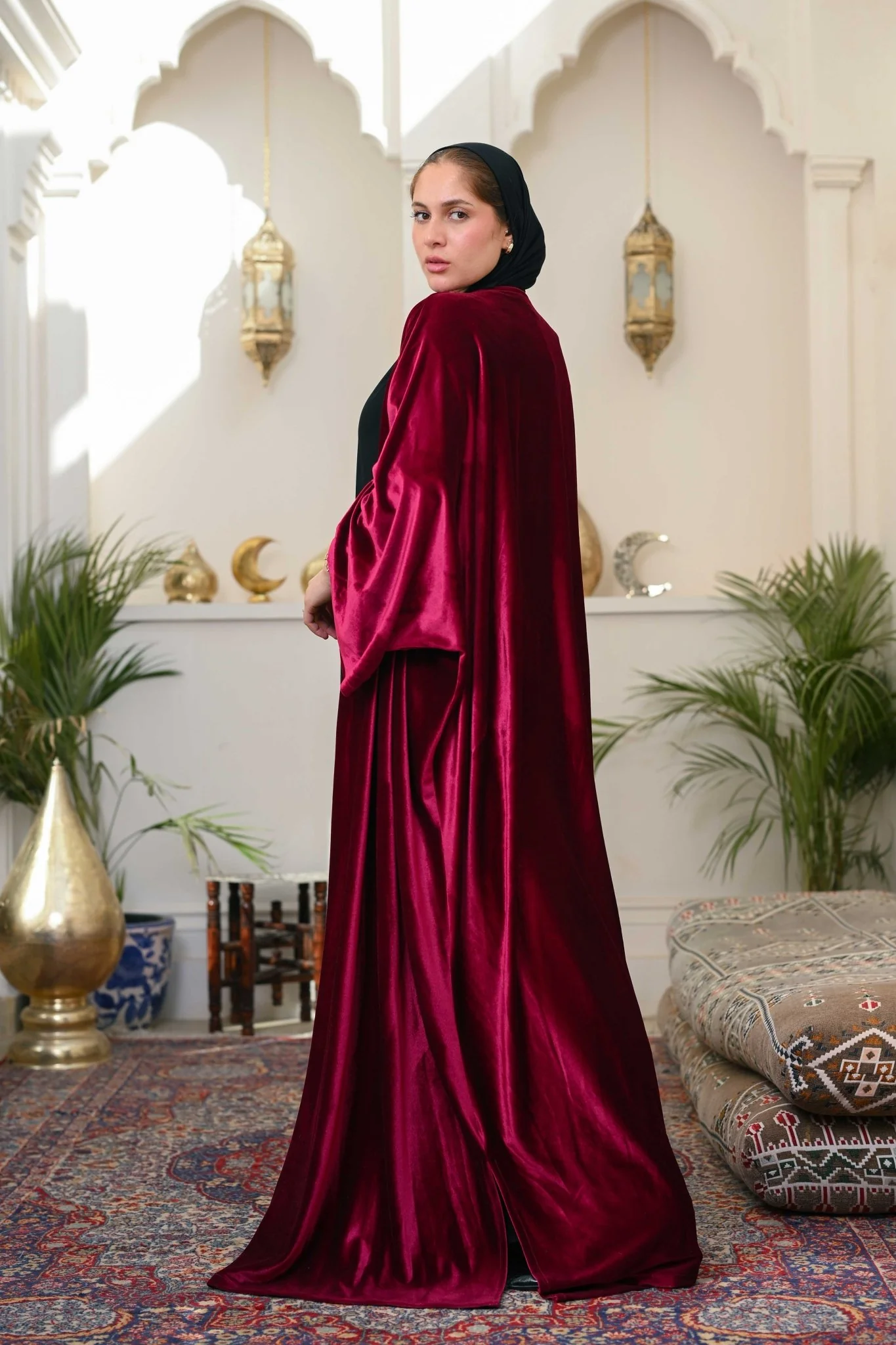 Layali Velvet Abaya - Image 4