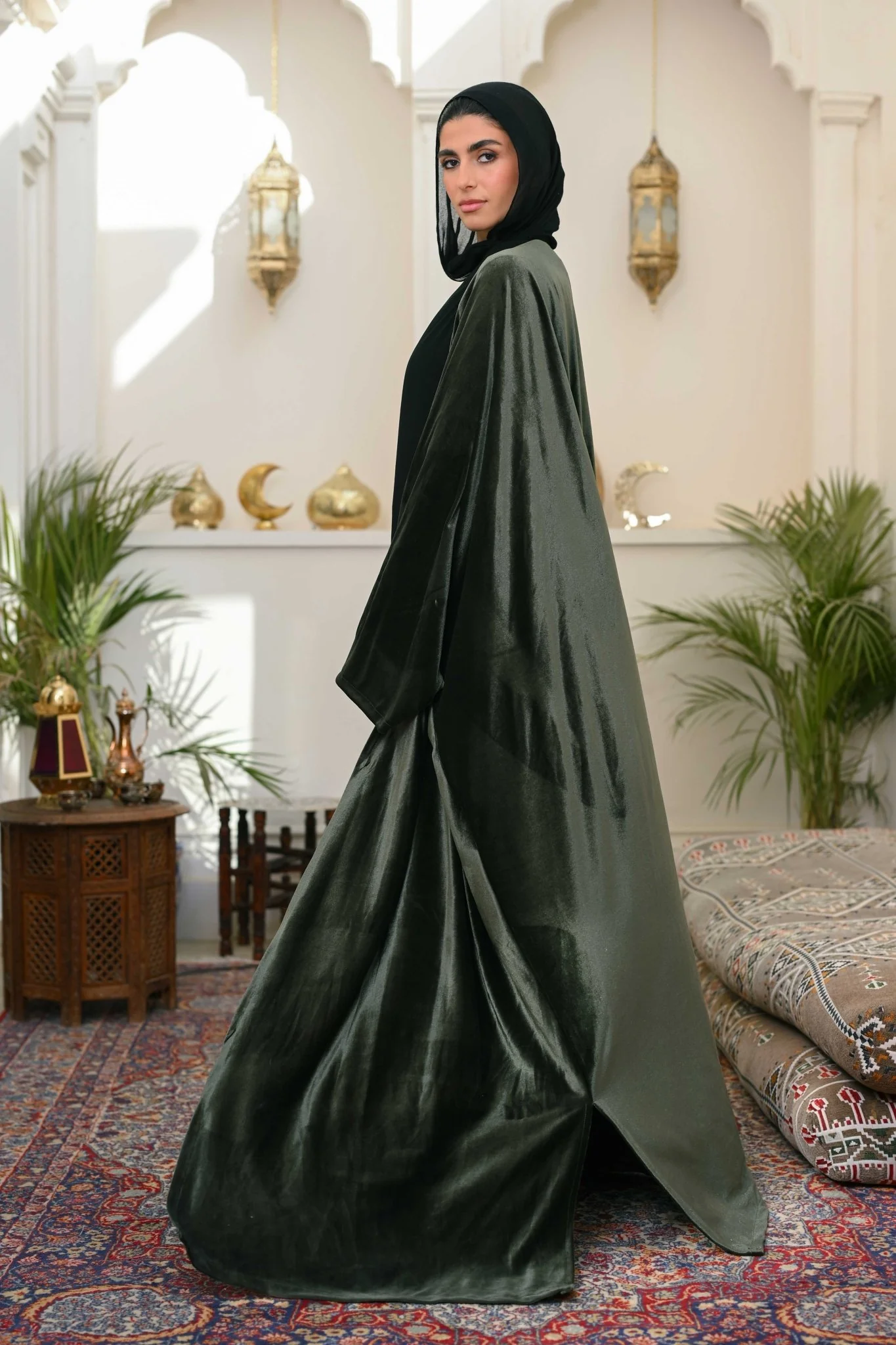 Layali Velvet Abaya - Image 9